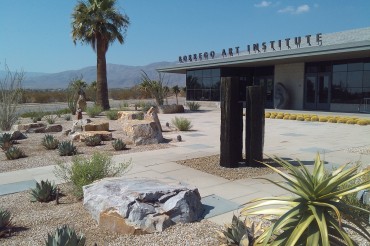 Borrego Springs: Clay and Glass Show